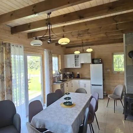 Large Home, Sauna, Jacuzzi, Salt Cave *