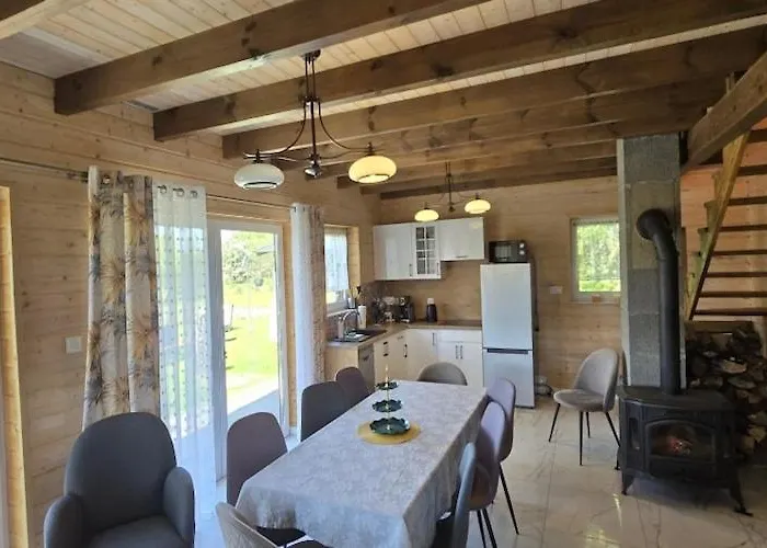 Large Home, Sauna, Jacuzzi, Salt Cave *